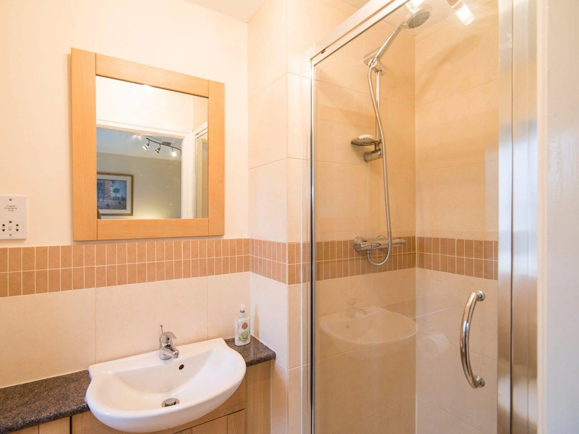 Ayuda House Hotel Олтринкам Екстериор снимка
