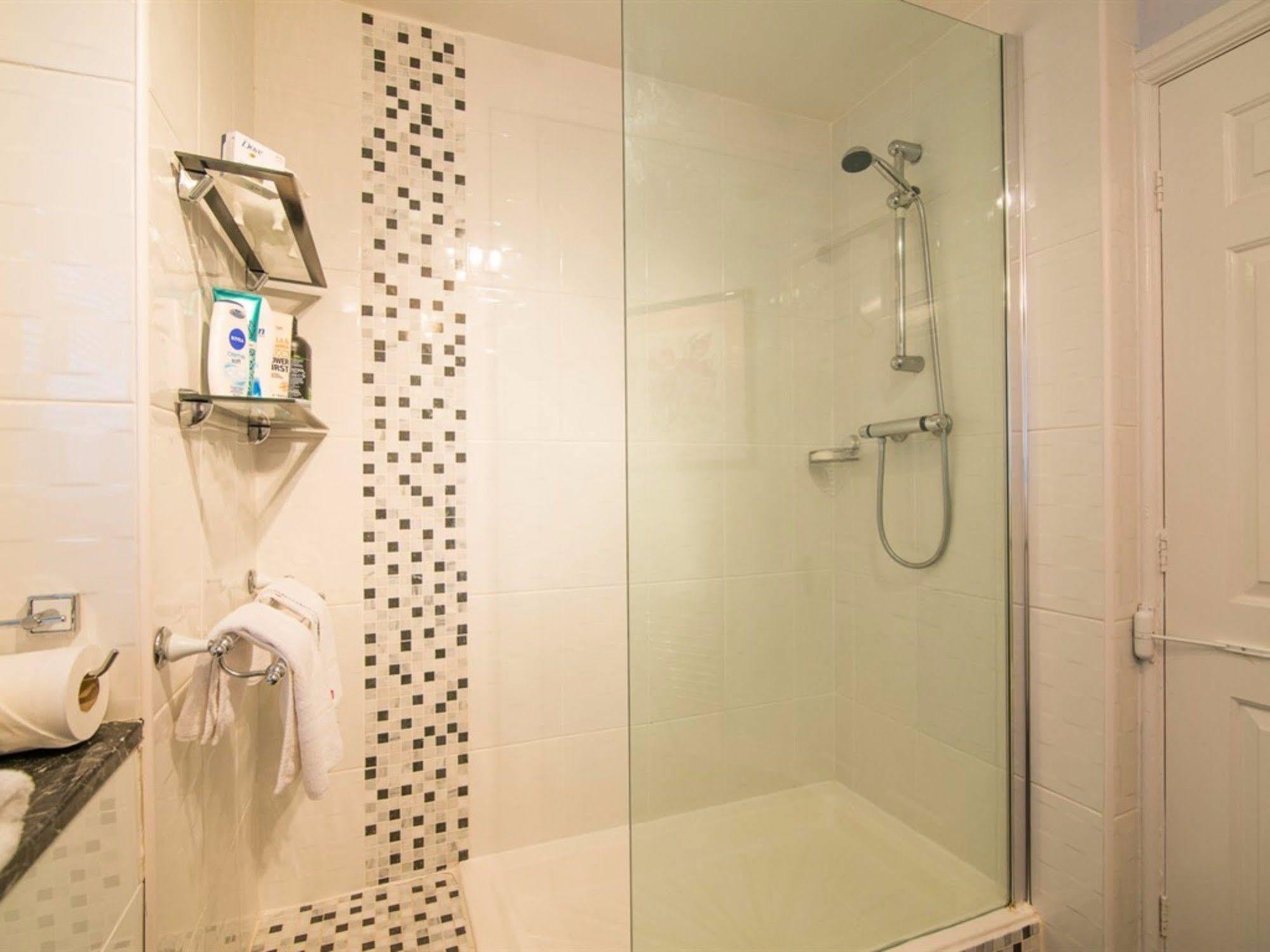 Ayuda House Hotel Олтринкам Екстериор снимка